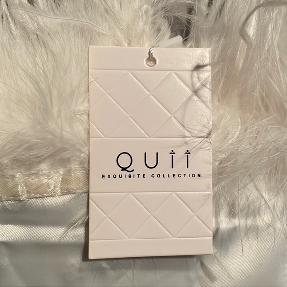 Untamed Petals Monroe Mini (Bridal) - Picture 3 of 4